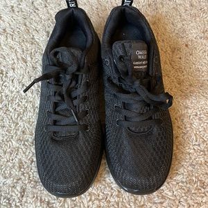 Women’s Omega Walk Black Shoe Size 8.5